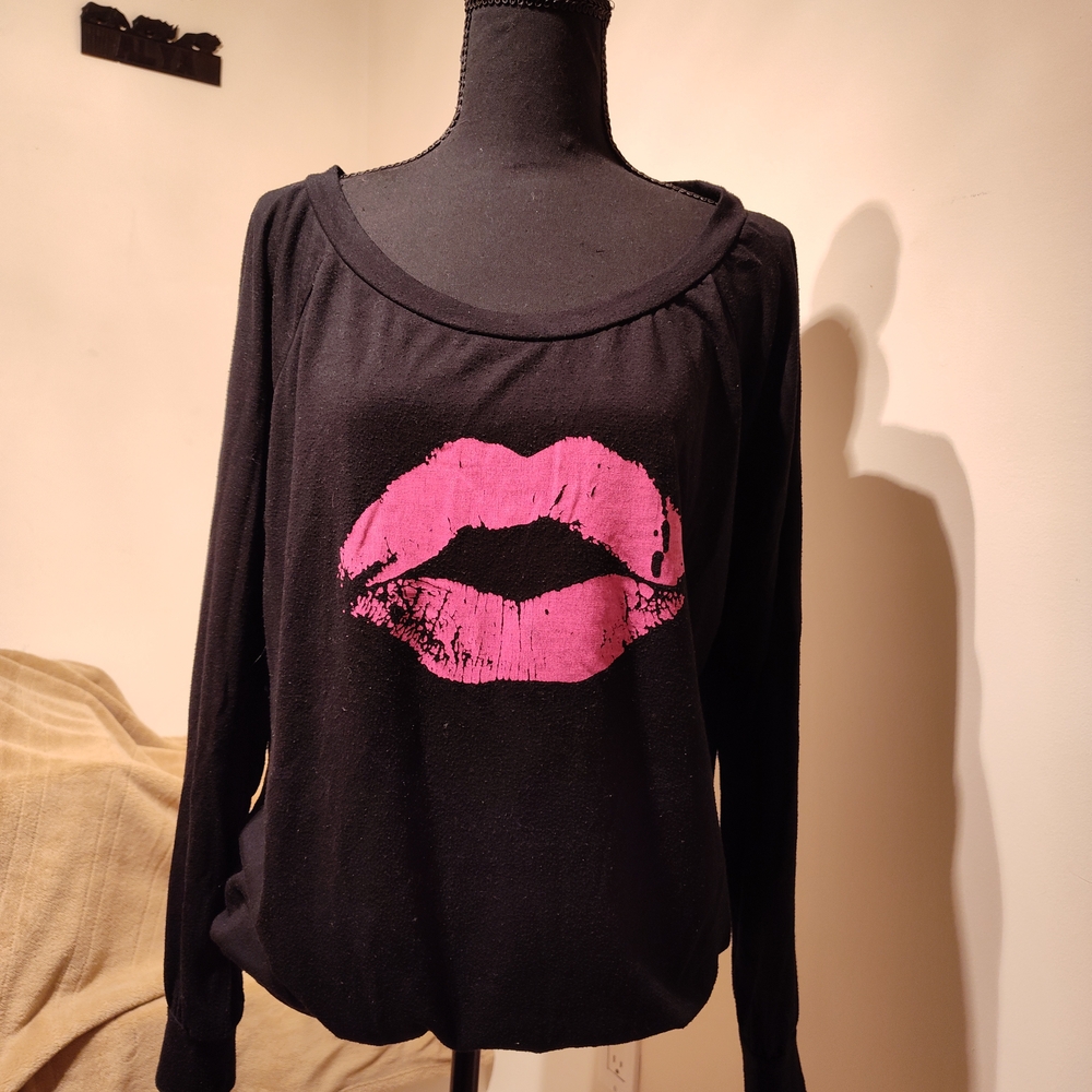Chic Black Blouse with Pink Lips Design